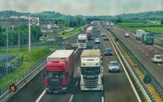 highway-3392100_640